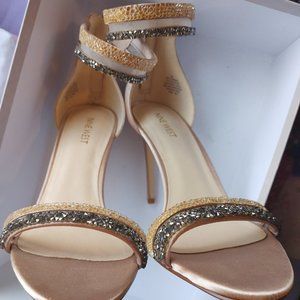 Champagne sequined satin Nine West Juliander strappy heeled sandal Size 9